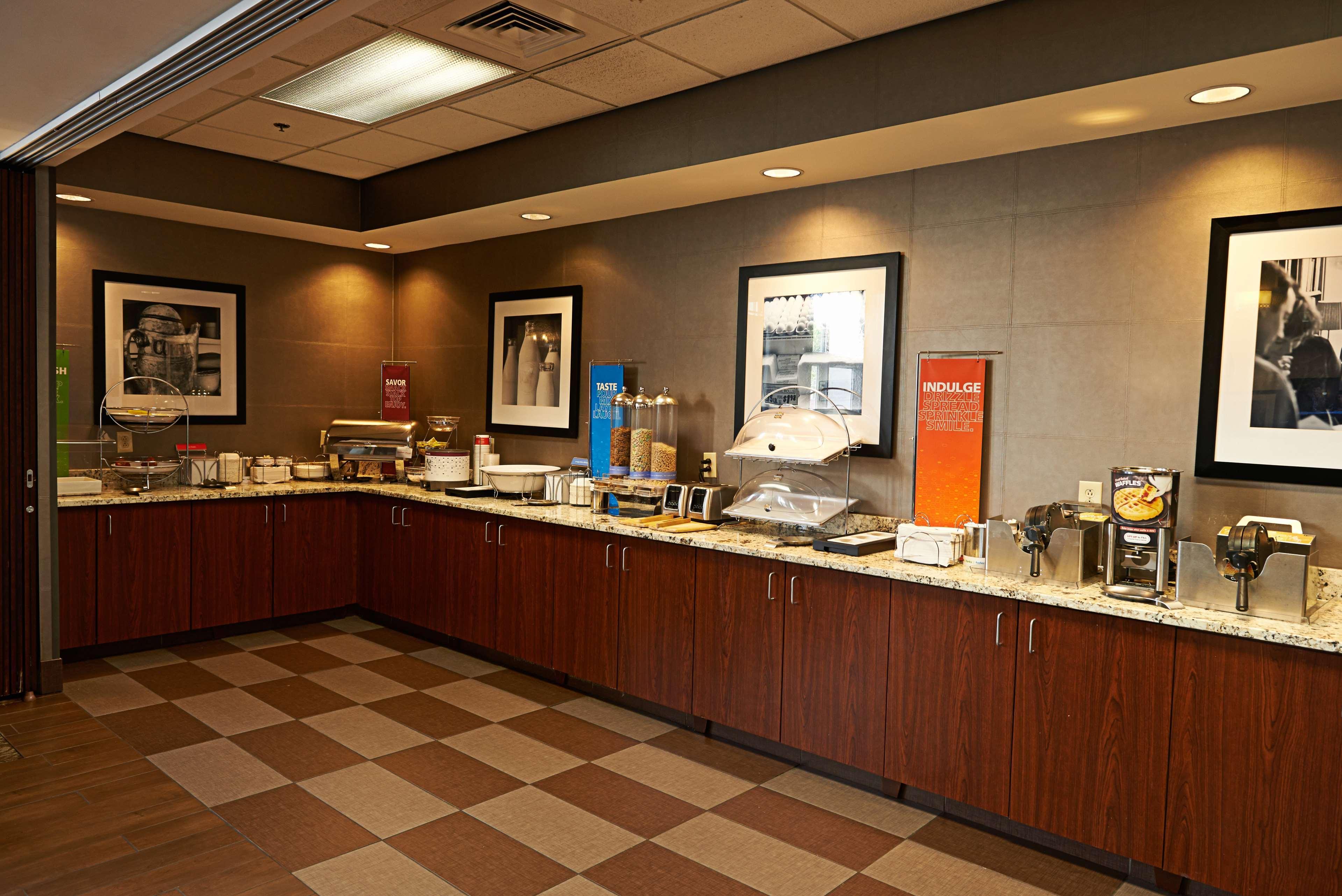 Hampton Inn & Suites Scottsburg Exterior photo