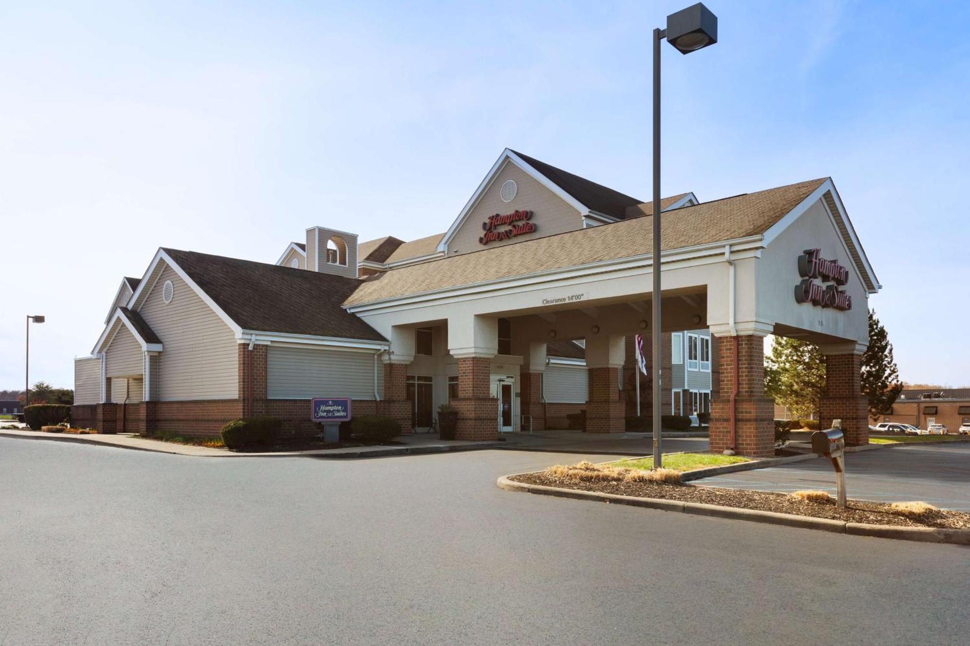 Hampton Inn & Suites Scottsburg Exterior photo